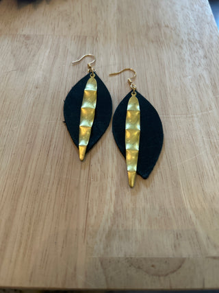 Jess Abernethy Ruby earring black
