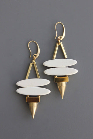 SAHE24 Geometric white stone ellipse & brass spike earrings