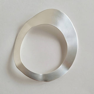 Silver round flat bracelet